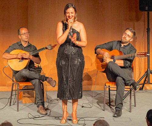 Destino Fado: Cláudia Madur and her musicians 