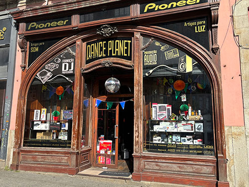 Art nouveau electronics store