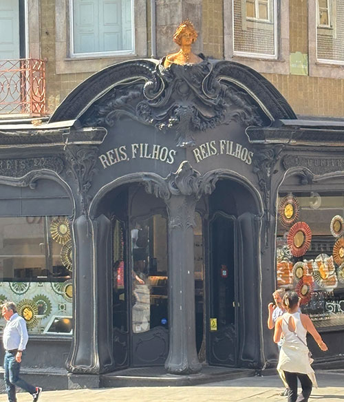 Art nouveau boutique