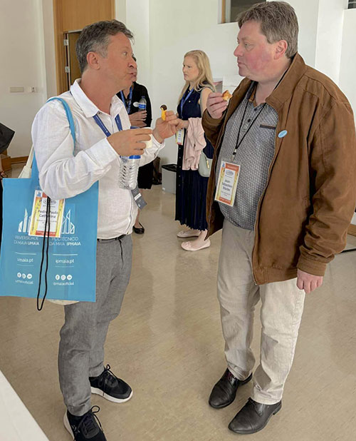 Break time. From left: Pedro Paulo Catharina and Jean-Sébastien Macke