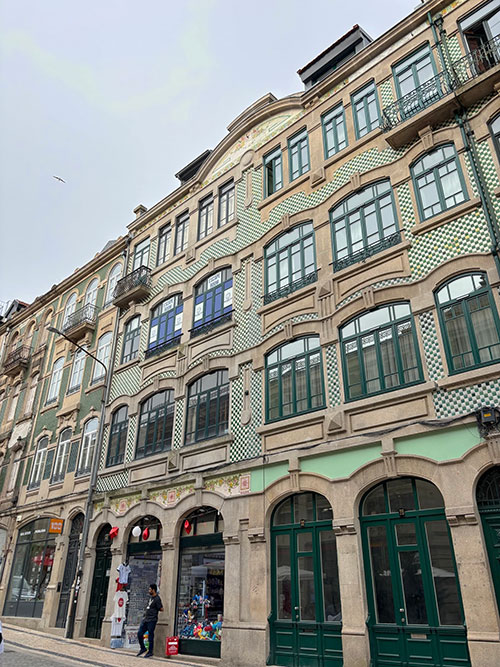 Facades near the outdoor market