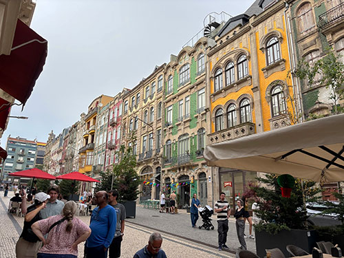 Facades near the outdoor market