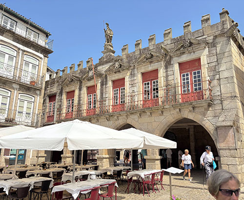 Facade on Oliveira Square