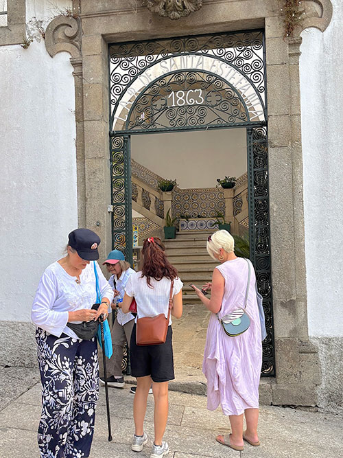 Excursion participants continue the tour