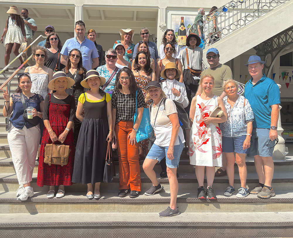 AIZEN family portrait at the Mercado do Bolhão